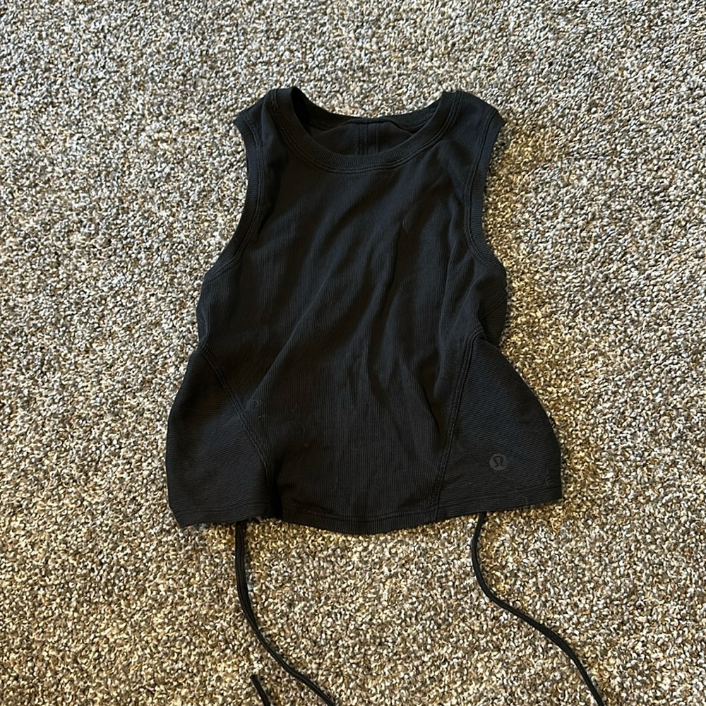 Black lulu tie cropped tank